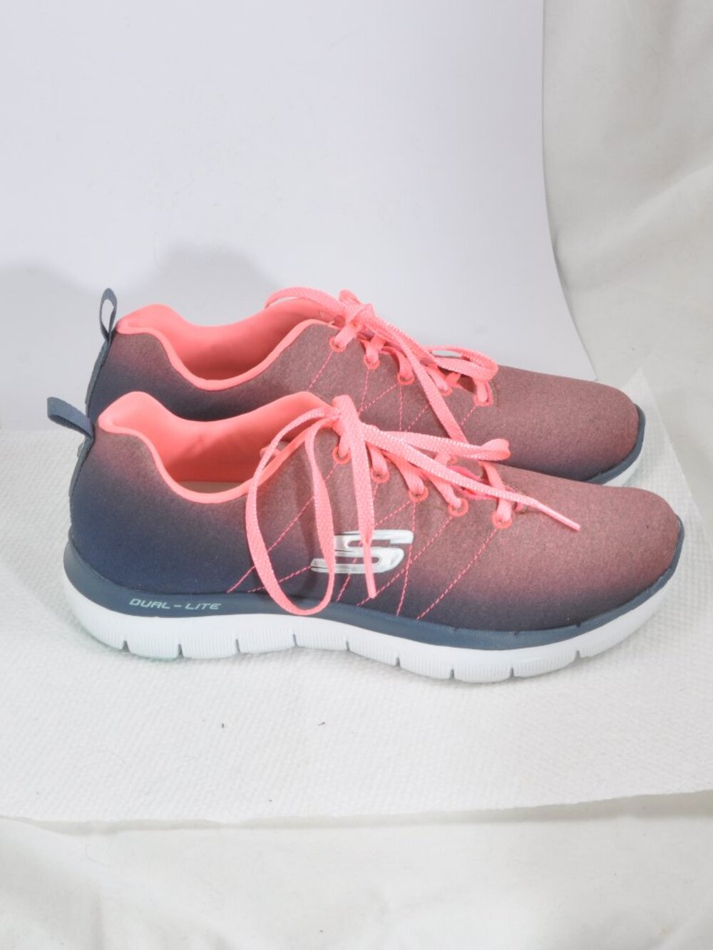 N W/O Box Skechers Heathered Ombre Lace-up Sneakers - Bright Side - Size 7
